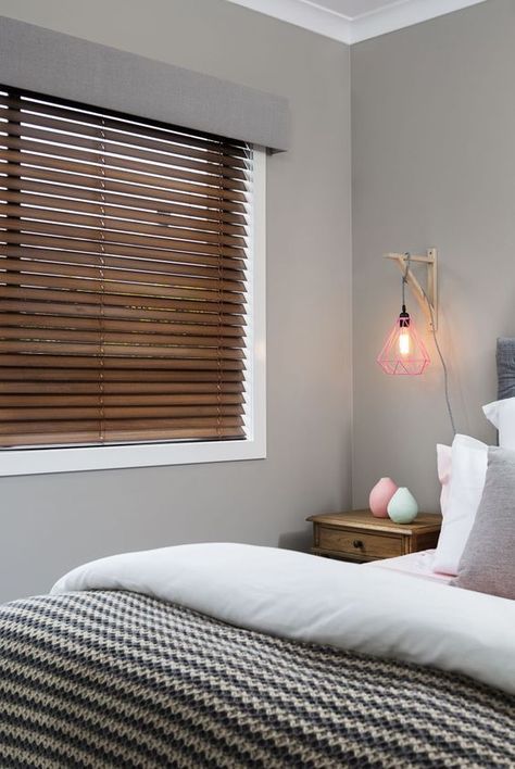 What are Different Types of Window Treatments? | L'Essenziale Diy Bay Window Curtains, Bay Window Curtain Rod, Bay Window Curtains, Store Venitien, Modern Blinds, Living Room Blinds, Bedroom Blinds, Blinds Design, Faux Wood Blinds