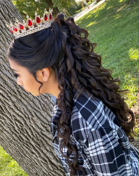 Quince hair Quinceanera Hairstyles With Full Circle Crown, Sweet 15 Ideas, Quince Hairstyles, Quinceanera Hairstyles, Birthday Hair, Sweet 15, Half Up Half Down, Half Up, Quince