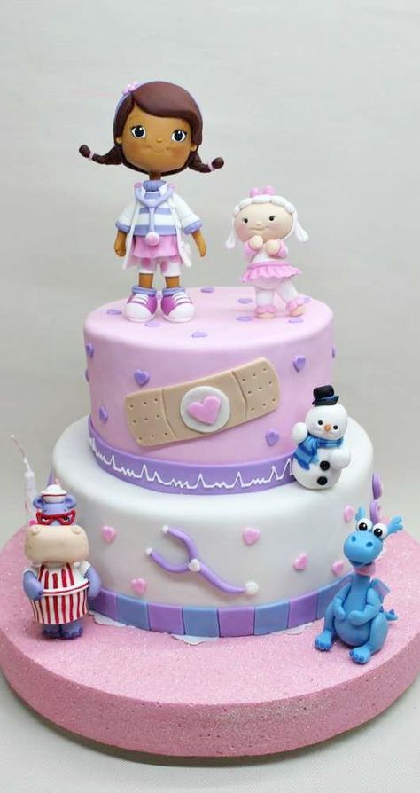 Doc Mcstuffins Birthday Cake, Fondant Girl, Doc Mcstuffins Cake, Super Torte, Doc Mcstuffins Birthday Party, Doc Mcstuffins Birthday, New Year's Cake, Cartoon Cake, Tiered Cake