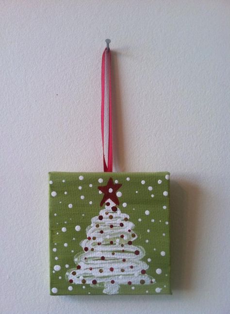 Christmas Crafts With Canvas, Easy Canvas Christmas Painting For Beginners, Small Canvas Ornaments, Tiny Christmas Painting Ideas, Diy Christmas Decorations Painting, Tiny Canvas Christmas Paintings, Mini Canvas Ornaments Diy, Small Canvas Christmas Ornaments, 3x3 Canvas Ideas