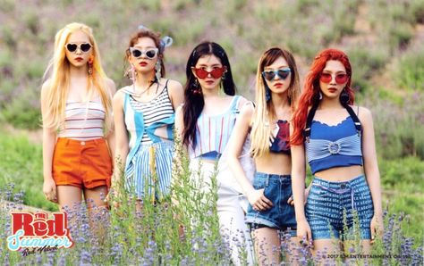 Blusas Crop Top, Red Velvet Photoshoot, Red Velet, Grad Photoshoot, Wendy Red Velvet, Summer Photoshoot, Red Velvet Irene, Kpop Outfits, Kpop Fashion