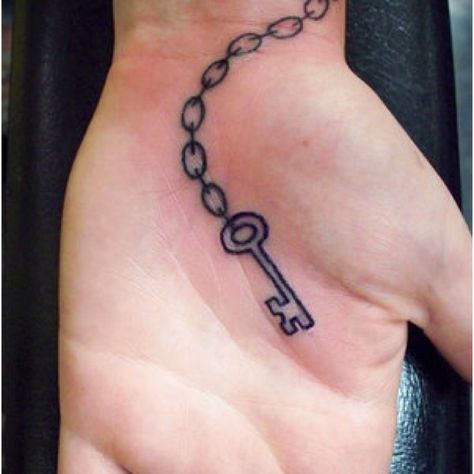 This is gorgeous. I love the idea that we all hold "the key". I am really considering getting this but having the key looking more antique. Via http://calico1225.deviantart.com/art/Original-Key-Palm-Tattoo-189413476 Married Couple Tattoos, Palm Tattoo, Tattoos Photo, Atlas Tattoo, Chain Tattoo, Tattoos Temporary, Small Finger Tattoos, Key Tattoos, Key Tattoo