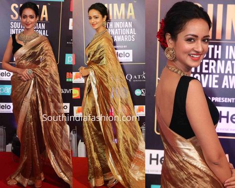 Gold Saree Black Blouse, Gold Tissue Saree With Contrast Blouse, Golden Saree With Contrast Blouse, Convocation Saree, Gold Tissue Saree, Siima Awards, Shanvi Srivastava, Saree With Contrast Blouse, Tissue Sarees