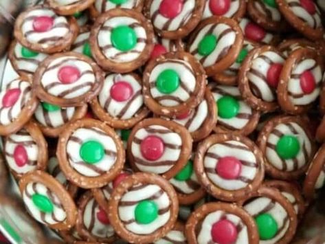 Christmas Pretzel, Holiday Pretzels, Rolo Pretzels, Christmas Pretzels, Baking Holiday, Holiday Treats Christmas, Pretzel Treats, Toll House Chocolate Chip, Xmas Baking