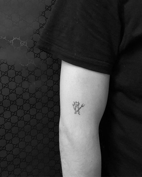 Tiny devil tattoo drawn by Halsey, on G-Eazy. G Eazy Tattoo, Small Angel Tattoo, Dr Tattoo, Angel Devil Tattoo, God Ideas, Wörter Tattoos, Devil Tattoo, Angel Devil, Forearm Tattoo Women