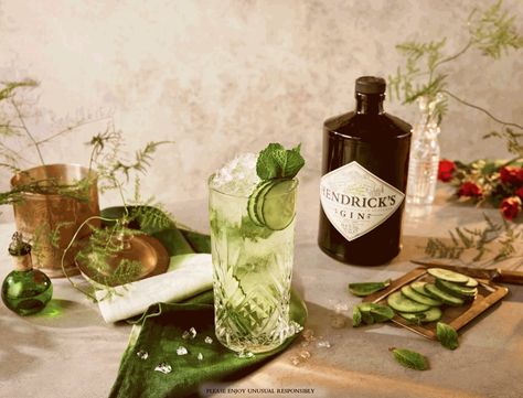 Happy Hour Bird GIF by Hendrick's Gin - Find & Share on GIPHY Aloe Vera Juice Recipes, Gin Och Tonic, Aloe Vera Juice Benefits, Aloe Vera Juice Drink, Hendrick's Gin, Juice For Skin, Gin Distillery, Gin Lemon, Hendricks Gin