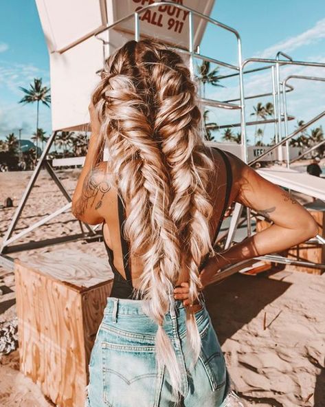 10 Summer Hair Styles That Are Perfect For Those Hot Summer Days - Society19 Highlights Ombre, Summer Balayage, Long Blonde, Blonde Pixie, Balayage Highlights, Long Blonde Hair, Summer Hair, Fish Tail Braid, Beach Hair