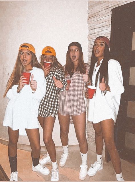 Creative Best Friend Halloween Costumes, Halloween With Bestie, Cupples Costumes Halloween, Frat Night Student Section Outfits, Frat Boy Outfits For Girls Costume Ideas, Dress Up Party Ideas Costumes, Cute Girl Group Halloween Costumes, Group 5 Halloween Costumes, Frat Boy Football Theme