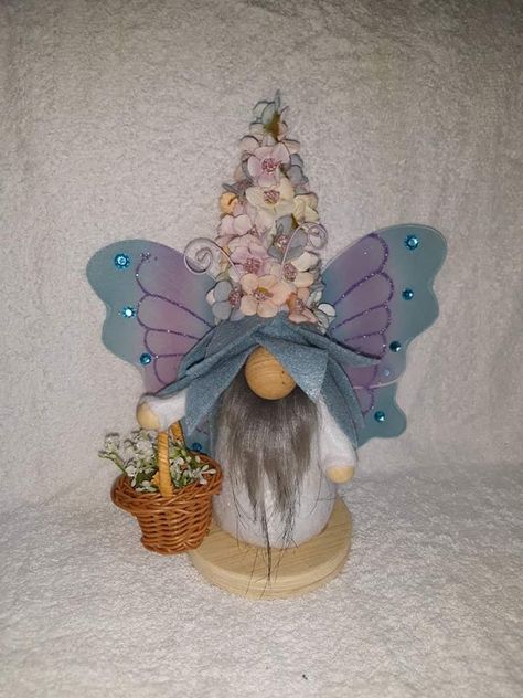 Butterfly Gnome, Gnomes To Make, Gnomes Spring, Make Gnomes, Gnome Hats, Flower Gnome, Sock Gnomes, Primitive Christmas Decorating, Gnome Cards