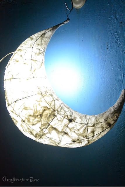 Inspired by The Ultimate Night Light-DIY Moon Lantern Lantern Parade, Tissue Paper Lanterns, Diy Moon, Diy Luminaire, Paper Lanterns Diy, Paper Lantern Lights, Lantern Ideas, Paper Moon, Diy Lanterns