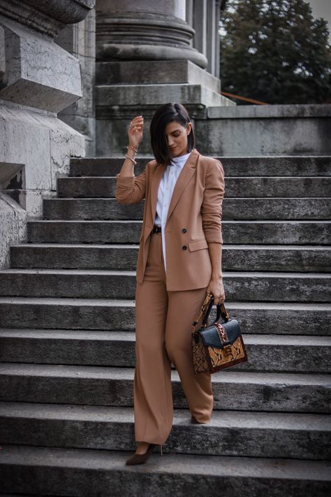 Tan Suit Women, Camel Suit Women, Camel Outfits For Women, Pantsuit Outfit, Camel Outfit, Smart Pants, Tan Suit, Suit Outfit, Suit Ideas