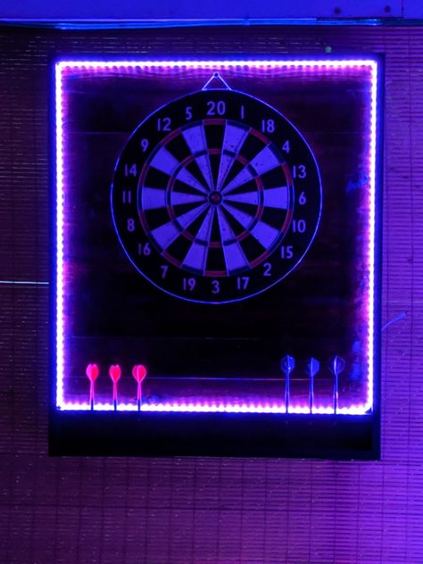 Bar Dart Board, Dart Board In Bedroom, Playing Darts Aesthetic, Dart Board Aesthetic, Dart Board Outdoor, Diy Dart Board Backing, Dart Board Wall Ideas, Diy Dart Board, Darts Aesthetic