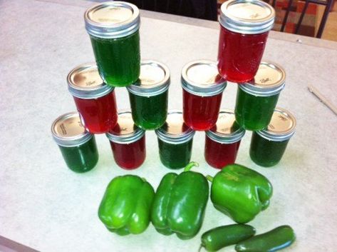 This is a great recipe for hot green pepper jelly that anyone can make and share. It makes a famous and fantastic tasting jelly that everyone loves, especially during the holiday season. It is a simple recipe that is easy to make. Green Pepper Jelly Recipe, Freezing Green Peppers, Green Pepper Steak, Green Pepper Jelly, Jalapeno Jelly Recipes, Chow Chow Relish, Pepper Jelly Recipe, Jalapeno Pepper Jelly, Green Pepper Recipes