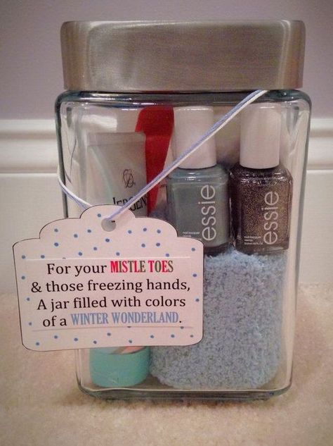 Nail Polish. This is a great and practical present for your best girl friend for the reason that girls love dressing up. Best Friend Christmas Gifts, Polish Christmas, Diy Nail Polish, Friends Diy, Navidad Diy, Cadeau Diy, Thanksgiving Desserts, Santa Gifts, Jar Gifts