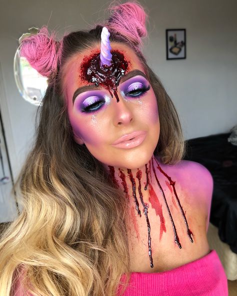 Obsessions Palette @topshop Pink lipliner @__dollbeauty_ Highlighter duo @kryolanofficial Fake blood @bennyemakeup fresh scab #wakeupandmakeup #underratedmuas #fantasymakeup #deadunicorn #unicornmakeup #100daysofmakeupchallenge #halloweenmakeup Pink Unicorn Costume, Unicorn Makeup Halloween, Makeup Crazy, Unicorn Costumes, Ben Nye Makeup, Makeup Artistic, Holloween Makeup, Creepy Makeup, Unicorn Makeup