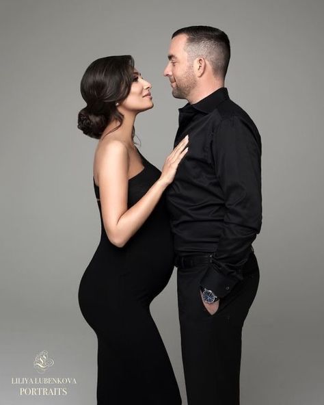 Couple Pregnancy Pictures, Maternity Hair, Maternity Studio Photoshoot, Pregnancy Photos Couples, Maternity Photography Studio, Maternity Photography Poses Pregnancy Pics, Couple Pregnancy Photoshoot, Maternity Photoshoot Outfits, Maternity Studio