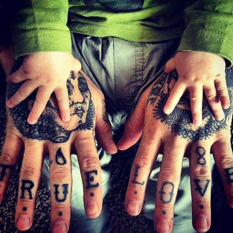 20+ Babies And Their Tattooed Parents That Look Absolutely Beautiful Together Fingers Tattoo, True Love Tattoo, Parent Tattoos, Tattoo Collection, Inked Magazine, Hot Tattoos, Skin Art, Love Tattoos, Body Mods