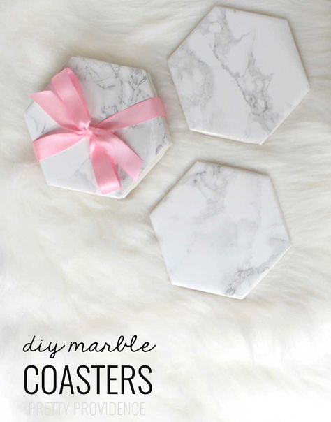 diy-marble-coasters-0 Beer Coasters Diy, Crafts For Gifts, Diy Coasters Tile, Diy Christmas Gifts For Friends, Homemade Coasters, Diy Beer, Easy Diy Christmas Gifts, Diy Marble, Friends Diy