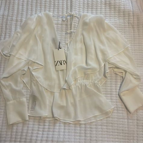 Zara white blouse Zara White Blouse, White Victorian, 50 Style, Zara Blouse, Cute Blouses, Zara White, Blouse White, White Blouse, Victorian Style