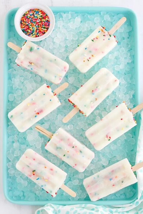 Homemade Ice Pops Recipes, Strawberry Cheesecake Pops, Funfetti Mug Cake, Cheesecake Popsicles, Homemade Ice Pops, Popsicles Cake, Homemade Cake Mixes, Cake Batter Ice Cream, Ice Pop Recipes