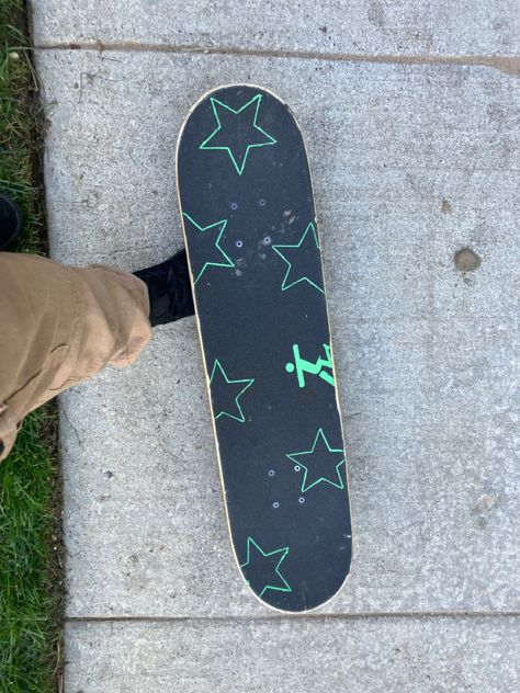 Drawing On Skateboard, Griptape Designs, Skateboard Design Ideas, Skateboard Painting Ideas, Skateboard Inspiration, Griptape Art, Skateboard Light, Aesthetic Skateboard, Skateboarding Aesthetic