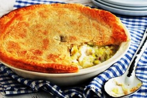 Chicken And Leek Pie, Chicken Pie Recipe, Leek Pie, Potato Chicken, Kitchen Witchery, Chicken Pie, Eat Seasonal, Beltane, Pot Pie