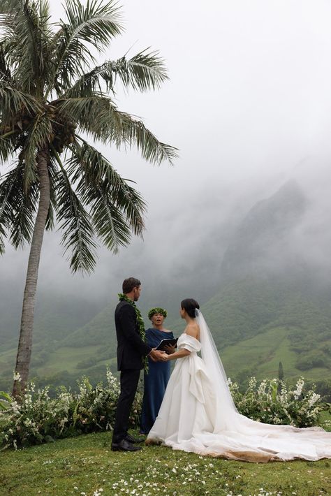 The dramatic island landscape served as a romantic backdrop for Oleema Miller and Bryan Phillips's wedding. Tap to see more. Modern Ethereal Wedding, Oleema Miller, Elegant Tropical Wedding, Kona Wedding, Elopement Hawaii, Small Beach Weddings, Island Landscape, Small Weddings Ceremony, Kauai Wedding