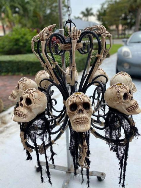 Witches Room Decor Halloween, Halloween Skeleton Decor, Skull Arch, Halloween Food Table, Skeleton Chandelier, Halloween Chandelier, Creepy Halloween Props, Halloween Decoration Ideas, Halloween Outside