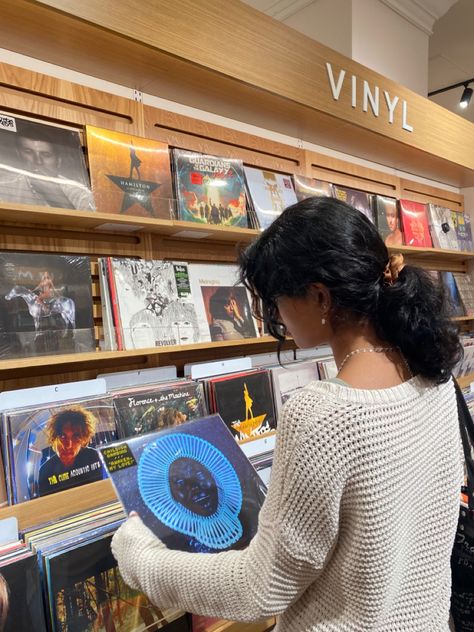 Posing With Vinyl Records, Vinyl Photoshoot Ideas, Music Store Photoshoot, Vinyl Store Photoshoot, Navya Core, Record Shop Photoshoot, Record Shop Aesthetic, Vinyl Photoshoot, Record Store Photoshoot