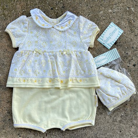 Vintage Baby Outfit 90’s? New With Tags! Yellow N White Size 3/6 Mos Cotton Polyester Buttons In Back And Bottom Comes With Hat Vintage Baby Accessories, Vintage Baby Clothes 90s, Y2k Baby Clothes, Vintage Baby Outfits, 90s Baby Clothes, Vintage Boys Clothes, Baby Clothes Vintage, Vintage Baby Gear, Parent Dr