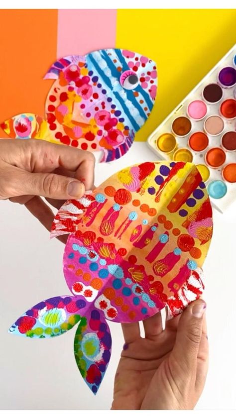 Mirror stamping animals craft activity for kids in 2022 | Summer crafts, Craft activities for kids, Babysitting crafts Free Craft Templates, Animals Craft, Summer Camp Crafts, Ocean Crafts, Elementary Art Projects, Craft Activity, Kindergarten Art, Toddler Art, Camping Crafts