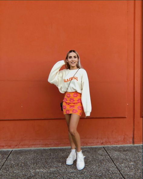 Orange Mini Skirt Outfit, Orange Mini Skirt, Mini Skirt Outfit, Sneakers Platform, Clothes Trendy, Miniskirt Outfits, Orange Aesthetic, Skirt Outfit, Summer 2023