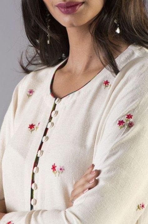 Potli Button, Khadi Kurta, Churidar Neck, Knit Dress Pattern, Simple Kurta Designs, Embroidery On Kurtis, Neck Designs For Suits, Kurti Embroidery Design, Long Kurti Designs