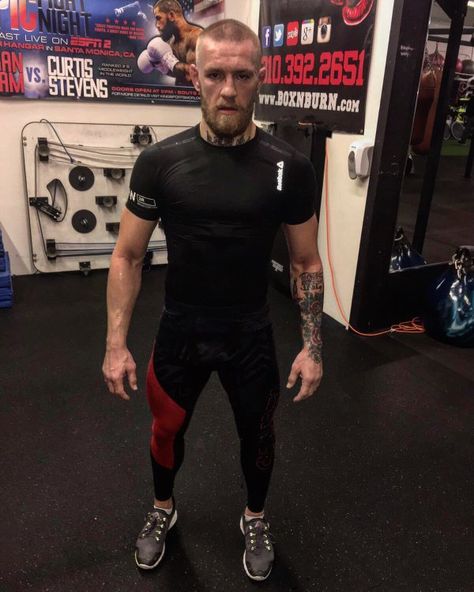 Mcgregor Training, Conor Mcgregor Hairstyle, Conor Macgregor, Mcgregor Style, Conor Mcgregor Style, Notorious Mcgregor, Big Muscle Men, John Jones, Mc Gregor