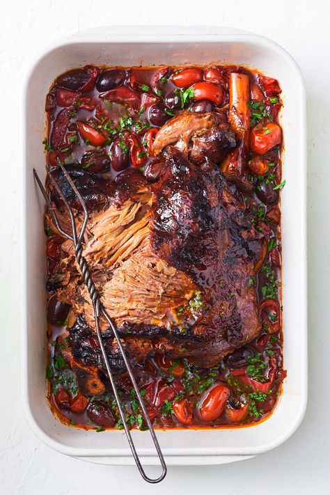 Mediterranean Lamb, Lamb Dinner, Slow Cooked Lamb, Lamb Dishes, Crockpot Recipes Beef, Lamb Roast, Roast Dinner, Dinner Inspiration, Lamb Recipes