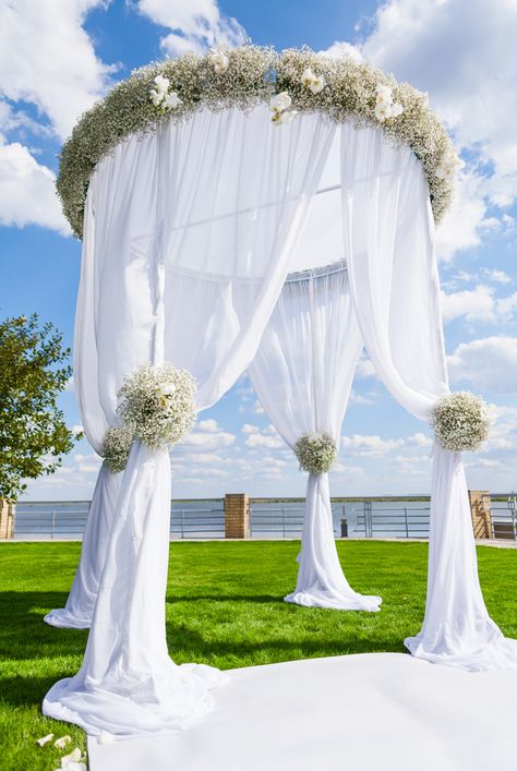 Simple Church Wedding, Lawn Wedding, White Wedding Arch, Garden Chic Wedding, Barrel Wedding, White Wedding Decorations, Greenery Wedding Decor, Wedding Canopy, Wedding Stage Design