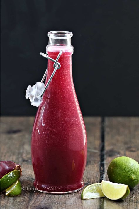 Pear Simple Syrup Recipe, Prickly Pear Syrup Recipe, Pear Simple Syrup, Prickly Pear Recipes, Prickly Pear Juice, Pear Syrup, Simple Syrup Recipe, Strawberry Simple Syrup, Canning Fruit