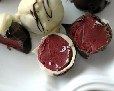 Red Velvet Truffles Bonbon Recipe, Red Velvet Truffles, Bon Bons Recipe, Red Velvet Desserts, Delicious Deserts, Hello Sweetie, Pure Vanilla, Cold Cream, Valentines Food