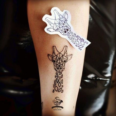 Cute Giraffe Tattoo, Girraffe Tattoo Ideas, Giraffe Tattoo Ideas, Giraffe Tattoo, Mangas Tattoo, Handpoke Tattoo, Trendy Tattoo, Tattoo Sleeve Designs, Little Tattoos