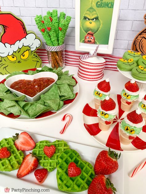 Grinch Christmas Snack Ideas, Healthy Grinch Food, Grinch Breakfast Ideas For Kids, Grinch Themed Food For Kids, Grinch Watch Party, Kids Christmas Party Ideas Food, Grinch Cupcakes Easy, Whoville Christmas Dinner, Grinch Appetizers Food Ideas