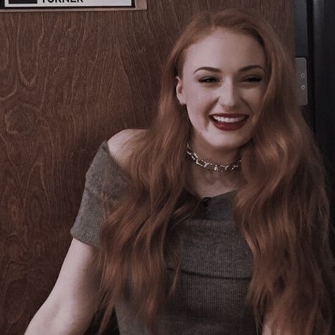 sophie turner Sophie Turner Redhead, Sophie Turner Aesthetic, Emily Fields Aesthetic, Fields Aesthetic, Emily Fields, Emily Bett Rickards, Sansa Stark, Sophie Turner, Greek Gods