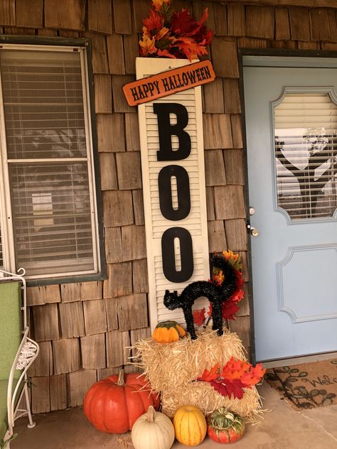 Leftover shutter with 50% Halloween decorations Halloween Shutter Ideas, Vinyl Shutters Repurposed Ideas, Halloween Shutters, Halloween Porches, Shutter Crafts, Halloween Mural, Old Wooden Shutters, Shutter Projects, Vinyl Shutters