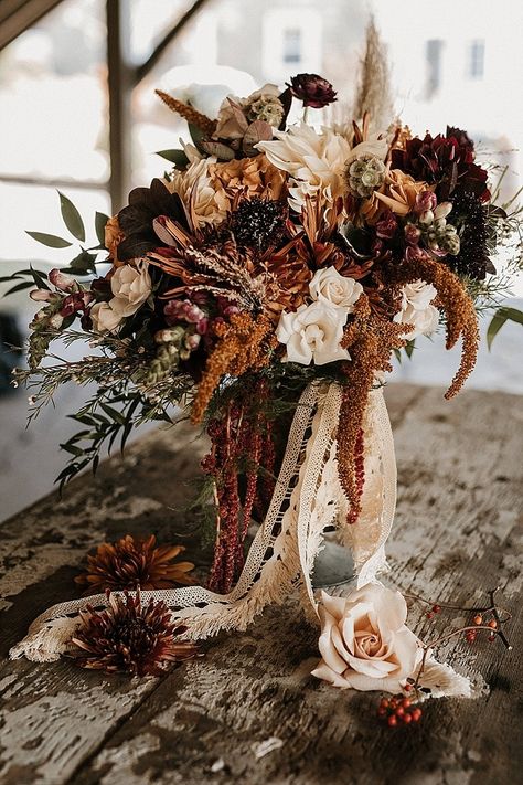 Emily and Derek's 'Rustic Romance' Fall Farm Wedding by Tori Kelner Photography - Boho Wedding Blog Fall Farm Wedding, Fab Mood, Mood Wedding, Rustic Mountain Wedding, Moving Mountains, Fall Farm, Nature Fall, Autumnal Wedding, Autumn Weddings