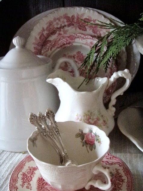 lovely colors French Country Dishes, Red Transferware, Vibeke Design, Pretty Tea, Pretty China, Cottage Christmas, China Dishes, Christmas Favorites, Old Christmas