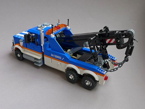 LEGO Tow Truck gets an upgrade Lego City Truck, Lego Truck, Lego Modular, Lego Creative, Lego Pictures, Plastic Model Cars, Cool Lego Creations, Lego Architecture, Custom Lego