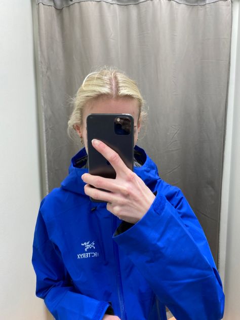 Arcteryx Jacket Outfit, Arcteryx Women, Ski Fits, Arcteryx Jacket, Astrid S, Vintage Street Style, Parisienne Style, Women Ski, Stockholm Style