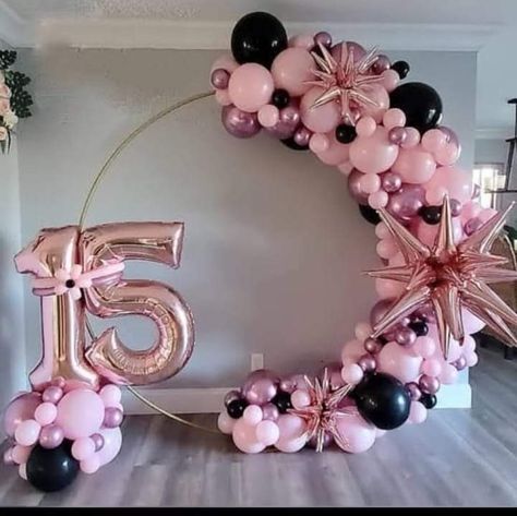 Balloon Ring Backdrop, Birthday Photoshoot Ideas Boys, 18th Party Ideas, 30th Birthday Balloons, 80th Birthday Party Decorations, Party Balloons Diy, Black Party Decorations, Sweet 16 Party Decorations, 30th Birthday Party Decorations