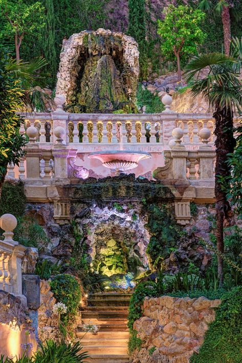 Closet Display, Rocco Forte Hotels, Italy Hotel, French Balcony, Piazza Del Popolo, Garden Courtyard, The Colosseum, Nature Color Palette, Hotel Price