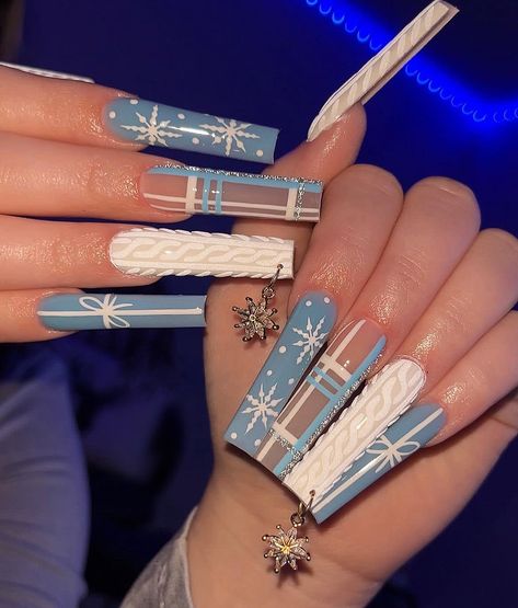 Christmas Nail Designs Acrylic, Nail Sunny, Blue Christmas Nails, Diy Acrylic Nails, Winter Nails Acrylic, Effortless Beauty, Unique Acrylic Nails, Bling Acrylic Nails, Acrylic Nails Coffin Short