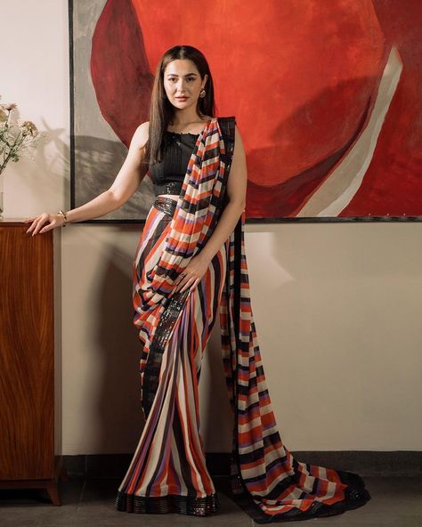 Wife Material Outfits, Hania Amir In Saree, Hania Amir Saree, Pakistani Actress Dresses, Indian Wedding Reception Outfits, Dress Saree, Girly Style Outfits, Hania Amir, Frock Fashion